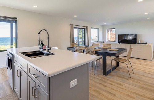 Waterport House | Lake Ontario Hideaway - Nature & Stillness Await!