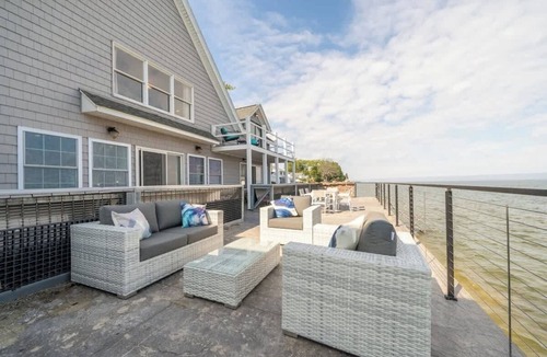 North Greece House | Lake Ontario Sleeps 16 *Breathtaking sunset views*