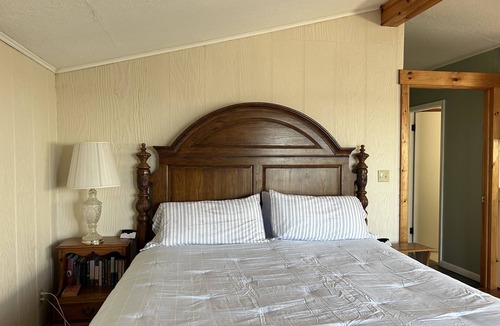 Town of Somerset Cabin | Lake Ontario Waterfront - Niagara Falls Area