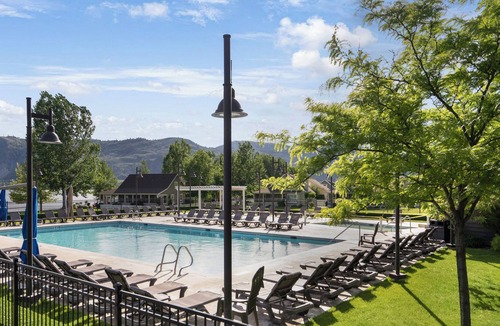 Oroville Cottage | Lake Osoyoos Gem!