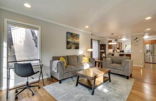 Mount Park House | Lake Oswego Home w/Deck 9 Mi to Downtown Portland