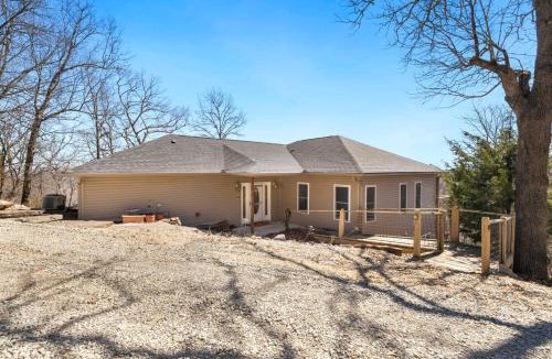 Lost Bridge Village House | Lake Overlook-Gorgeous Beaver Lake Views-Game Room