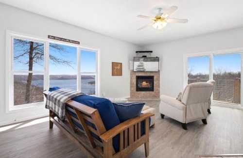 Lost Bridge Village House | Lake Overlook-Gorgeous Beaver Lake Views-Game Room