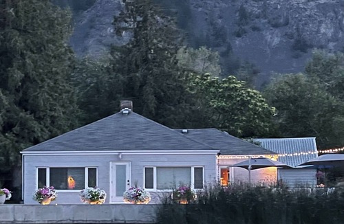 Oroville Cottage | LAKE OYSOYOOS Private Waterfront Oasis