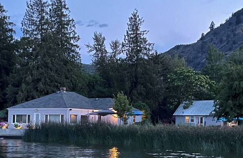 Oroville Cottage | LAKE OYSOYOOS Private Waterfront Oasis
