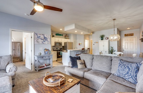 Lake Ozark Condo | Lake Ozark Condo w/Water Views & Pool Access!