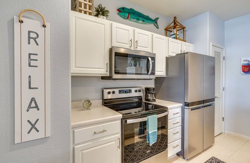 Lake Ozark Condo | Lake Ozark Condo w/Water Views & Pool Access!