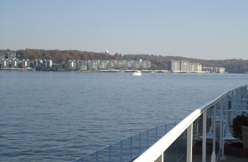 Lake Ozark Condo | Lake Ozark-Upscale Lakefront Monarch Cove Condo - 3 Bedroom