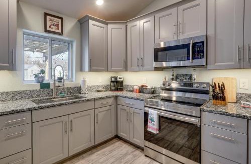 Versailles House | Lake Ozarks Home w/Deck, Dock & Hot Tub