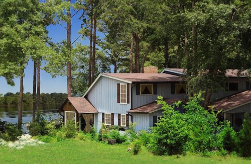 Berryville House | Lake Palestine Family Getaway w/Waterfront Deck