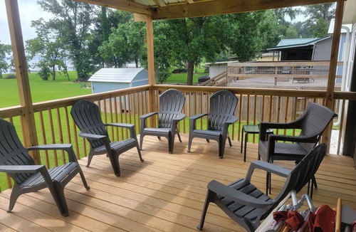 Chandler House | Lake Palestine Lakefront, Dock, Deck. 3 bd 2bt Large yard, Beautiful Sunrises