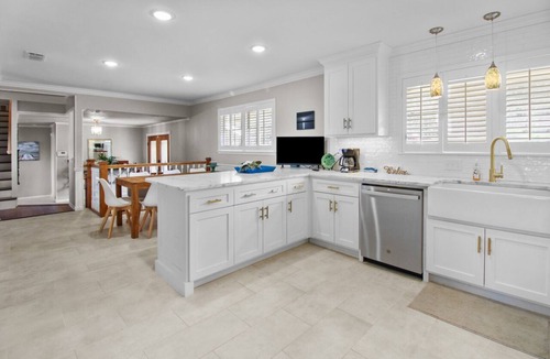 Flint House | Lake Palestine Waterfront Escape with Private Dock & Sunset Views
