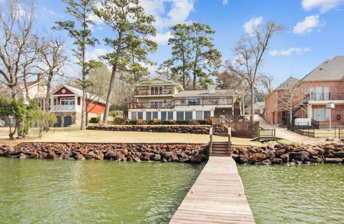 Flint House | Lake Palestine Waterfront Escape with Private Dock & Sunset Views