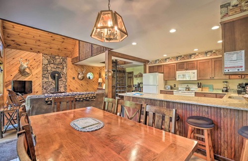 Lake Placid Cottage | Lake Placid Chalet: Deck & Forest Views!