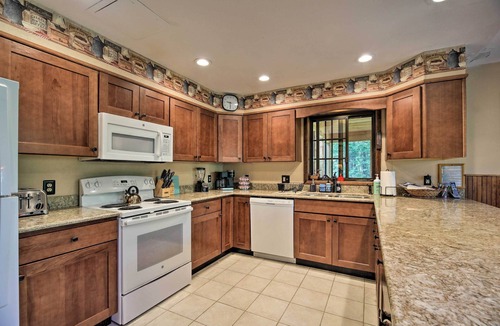 Lake Placid Cottage | Lake Placid Chalet: Deck & Forest Views!