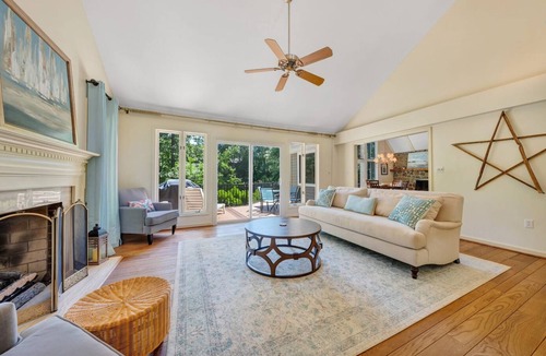 Huddleston House | Lake Pleasant - Lakefront, Private Dock, Game room