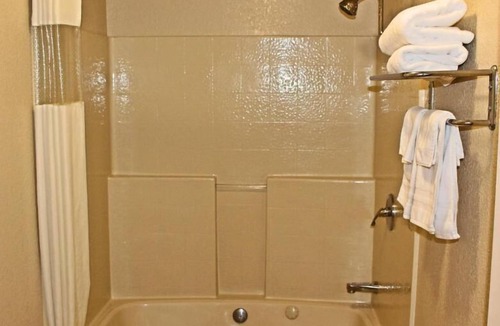 Clear Lake Hotel | Lake Point Lodge