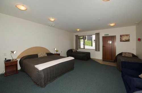 Hamilton Lake Hotel | Lake Point Motel