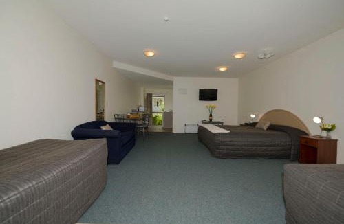 Hamilton Lake Hotel | Lake Point Motel