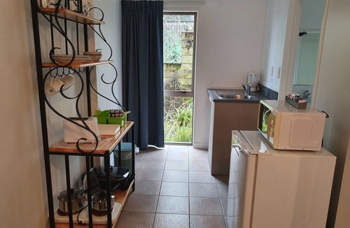 Hamilton Lake Hotel | Lake Point Motel