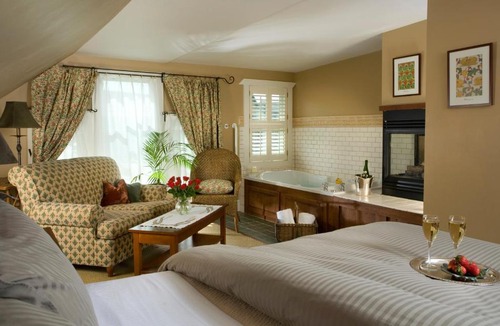McHenry Bed & Breakfast | Lake Pointe Inn