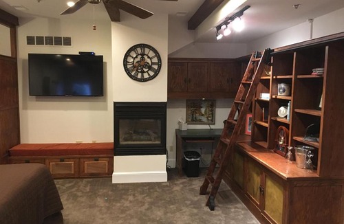 McHenry Bed & Breakfast | Lake Pointe Inn