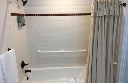 McHenry Bed & Breakfast | Lake Pointe Inn