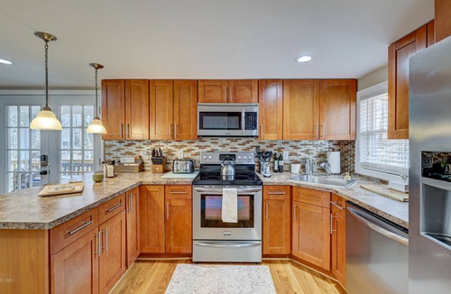 Thornhurst House | Lake & Pool Access, Awesome Firepit, Outdoor Dining, Rare 4BR