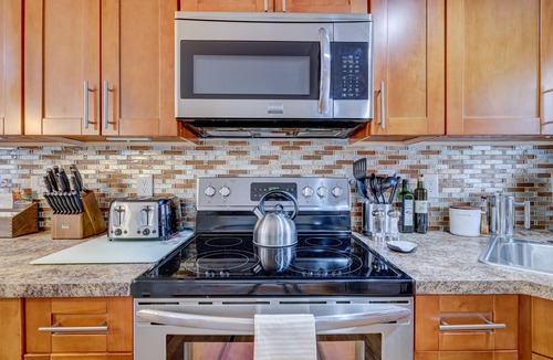 Thornhurst House | Lake & Pool Access, Awesome Firepit, Outdoor Dining, Rare 4BR