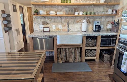 Barton Hills House | LAKE-POOL/SPRINGS-Kayak-SUP-SWIM-HIKE-bike-FOOD-& city-IN NATURE -HAVE IT ALL!
