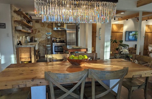 Barton Hills House | LAKE-POOL/SPRINGS-Kayak-SUP-SWIM-HIKE-bike-FOOD-& city-IN NATURE -HAVE IT ALL!