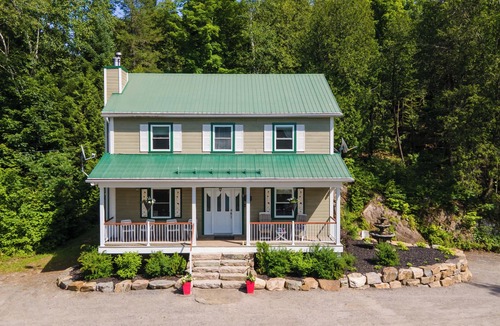 Labelle Ski Chalet | Lake | Pool Table | Au Pied du Lac