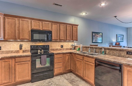 Camdenton Condo | Lake & Poolside Fun! Water-View Camdenton Condo