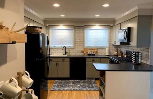 Ironwood House | Lake Rd Abode-Game Rm-Close to Trails/Lakes/Waterfalls/SpringTime Getaway Value