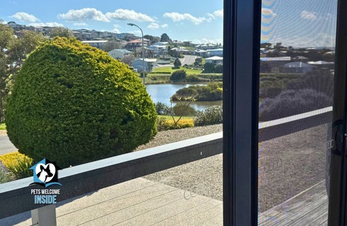 Encounter Bay House | Lake & Reserve Front Bird Haven - 3BR