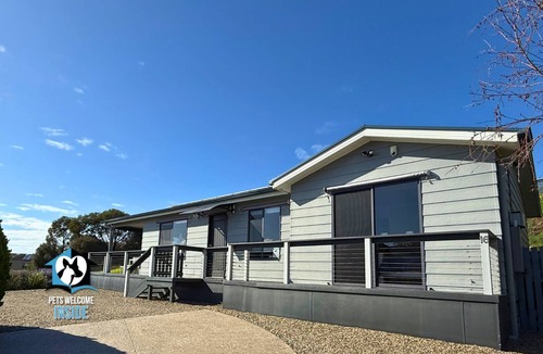 Encounter Bay House | Lake & Reserve Front Bird Haven - 3BR