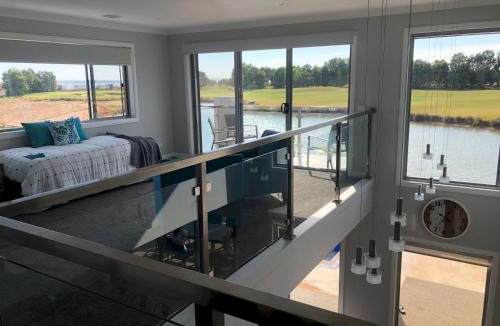 Yarrawonga House | Lake Resort on Black Bull