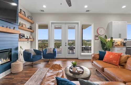 Waterford On Lake Travis House | Lake Retreat w Private Hot Tub, Lake Views, Boat Parking & Walk to Pickleball!