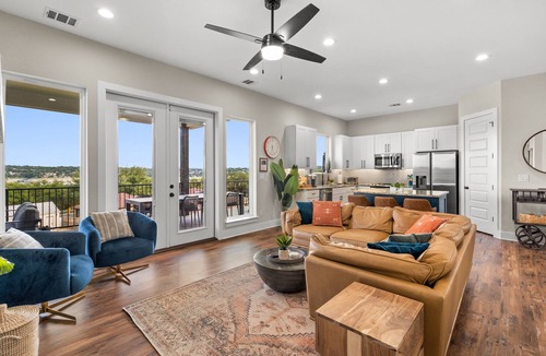 Waterford On Lake Travis House | Lake Retreat w Private Hot Tub, Lake Views, Boat Parking & Walk to Pickleball!