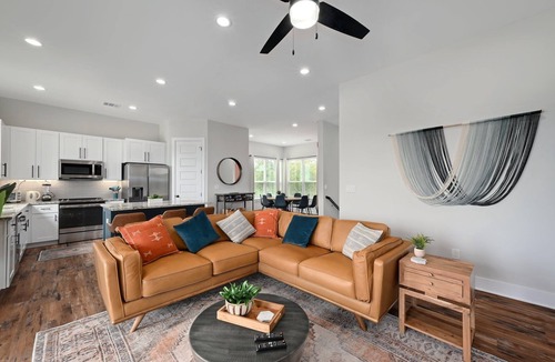 Waterford On Lake Travis House | Lake Retreat w Private Hot Tub, Lake Views, Boat Parking & Walk to Pickleball!