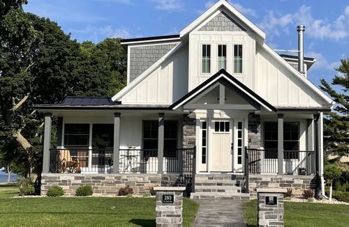 Neenah House | Lake, River and Lighthouse View Suite