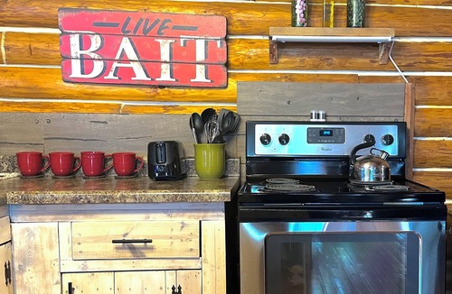 Ironton Cabin | Lake Road Log Cabin A — Million Dollar Ozark view!