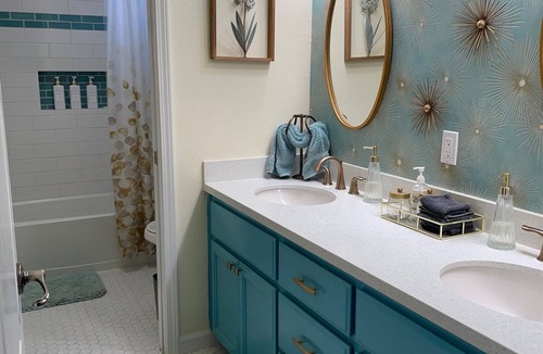 Valley Springs Bed & Breakfast | Lake Room at Bed & Breakfast