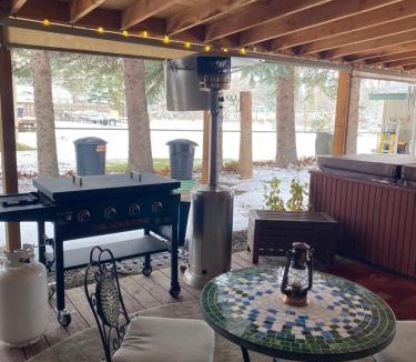 Ponder Point House | Lake Room