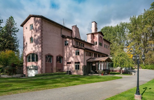 Evans House | Lake Roosevelt Suites - The Eagles Nest