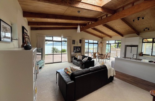 Rototai House | Lake Rotoiti - Absolute Lakefront