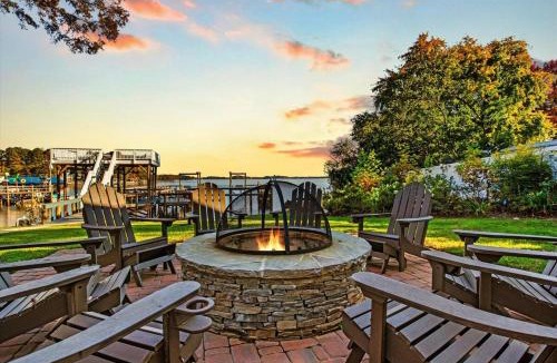 Denver Villa | Lake's Largest Dock Sleeps 22 Game Room Theater