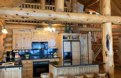 Huntington Cabin | Lake Sam Rayburn - Waterfront Custom Log home, 2000 Sq FtnVideo included.