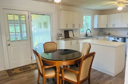 Valentia Cottage | Lake Scugog Waterfront Cottage for families & getaways 1.5 hr from Toronto.