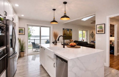 Valentia Cottage | Lake Scugog Waterfront Escape with BBQ, Canoes and Kayaks